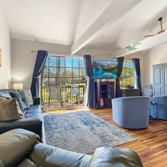237 Beautiful deck view, close to strip and Marina