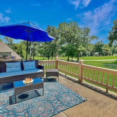 181 Walk In No stairs, Beautiful, Cozy, Huge Patio