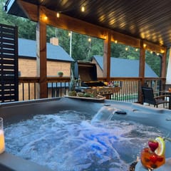 Close to Thunder Ridge, Luxury Cabin, Pools