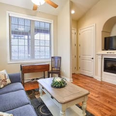 L-9 Cozy, clean close to SDC stunning views