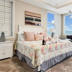 L 4-5 Stunning Views, close to SDC 3 Beds