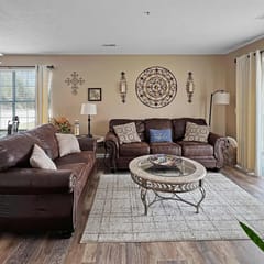 No stairs, walk to marina, secluded, mins to strip