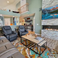 Lakefront Getaway, Marina View, Minutes to Strip