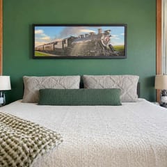 408 - Cozy, Pet friendly walk to Landing, King bed