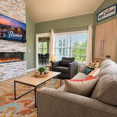 Lakefront Getaway, Marina View, Minutes to Strip