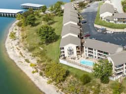 371 Stunning Lakeview, close to SDC, Welcome Home - Image 5