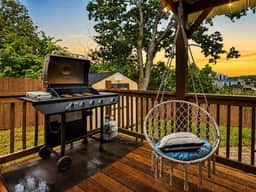 Boho Bungalow, pet friendly house walk to downtown - Image 3