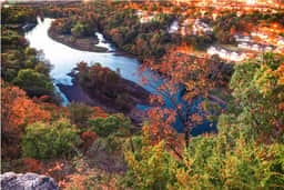 Lake Taneycomo Waterfront | Stunning Views | 3BR - Image 3