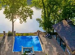 Lake Taneycomo Waterfront | Stunning Views | 3BR - Image 2