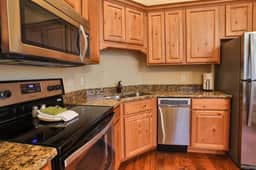 L-9 Cozy, clean close to SDC stunning views - Image 4