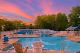 Secluded cabinesque condo resort pool, boat launch - Image 2
