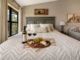 Stunning views, pool, Spacious, comfortable studio - Image 4