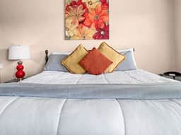 4 King Beds Penthouse Secluded yet mins to Strip - Image 2