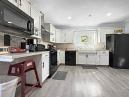 Walk to Downtown, Hot Tub, Game Room, Boat Parking - Image 4