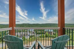 L 1-2 Sleeps 10 stunning views close to SDC - Image 2