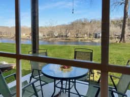692 Walk-in Lakefront Oasis - Cozy, Calm, Scenic - Image 2