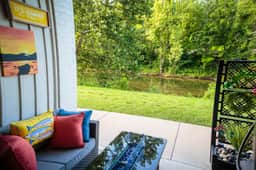 Creekside walk to downtown, landing, king bed - Image 3