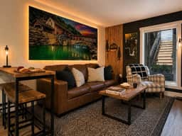 Creekside walk to downtown, landing, king bed - Image 5