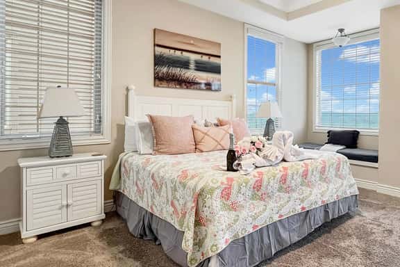 L 4-5 Stunning Views, close to SDC 3 Beds - Image 1