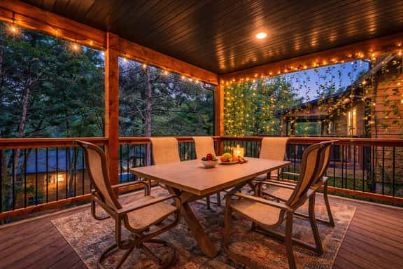 3BR Luxury Cabin, pools, fishing, clean family fun - Image 1