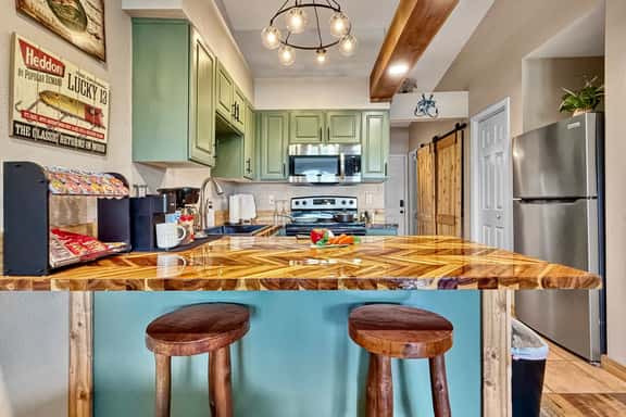 Stunning views, pool, Spacious, comfortable studio - Image 1