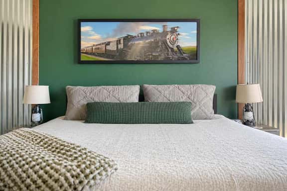 408 - Cozy, Pet friendly walk to Landing, King bed - Image 1