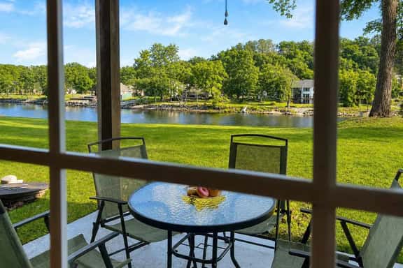 692 Walk-in Lakefront Oasis - Cozy, Calm, Scenic - Image 1