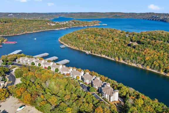Lake view, beautiful spacious comfy - Image 1