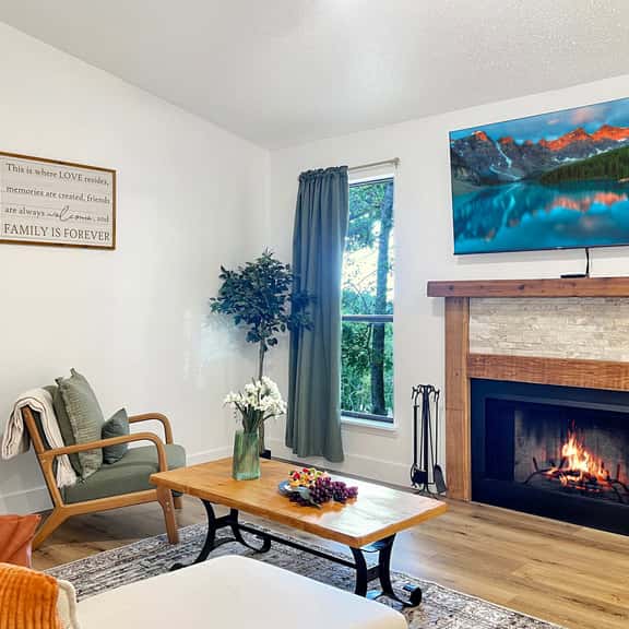 Secluded cabinesque condo resort pool, boat launch - Image 1