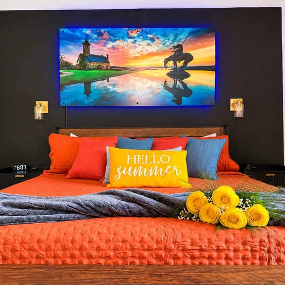 Creekside walk to downtown, landing, king bed - Image 1