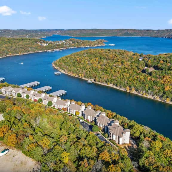 Lake view, beautiful spacious comfy - Image 1
