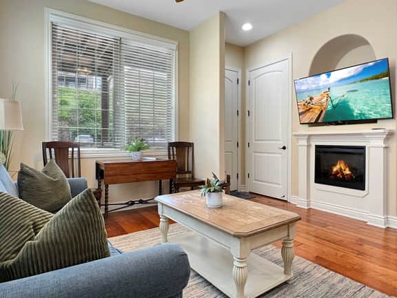 L-6 Gorgeous views, clean cozy near SDC - Image 4