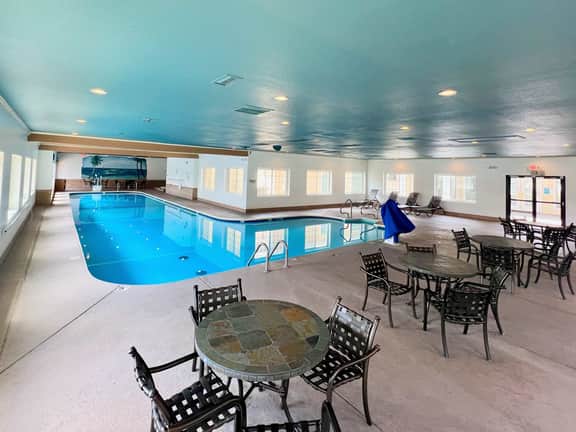 Pool, secluded but mins to strip NO stairs Fishing - Image 3