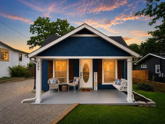Boho Bungalow, pet friendly house walk to downtown - Image 4