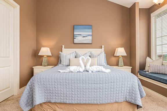 L-9 Cozy, clean close to SDC stunning views - Image 2