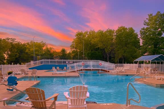 Secluded cabinesque condo resort pool, boat launch - Image 2