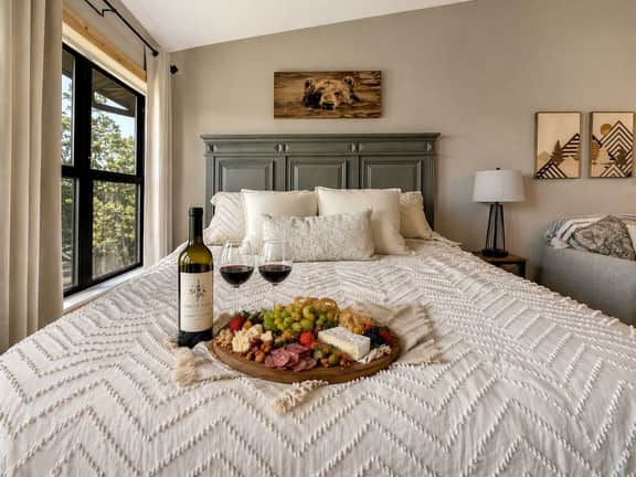 Stunning views, pool, Spacious, comfortable studio - Image 4