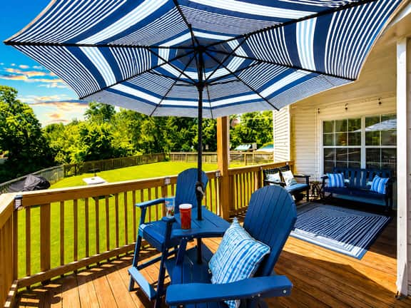 No Stairs, Lakeside, beautiful patio and yard - Image 2