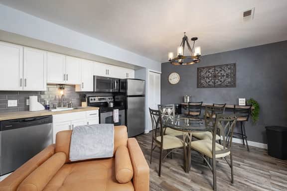 511 - Cozy, quiet secluded close to strip & Marina - Image 3