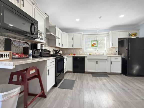 Walk to Downtown, Hot Tub, Game Room, Boat Parking - Image 4