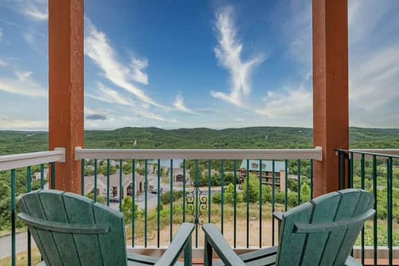 L 1-2 Sleeps 10 stunning views close to SDC - Image 2