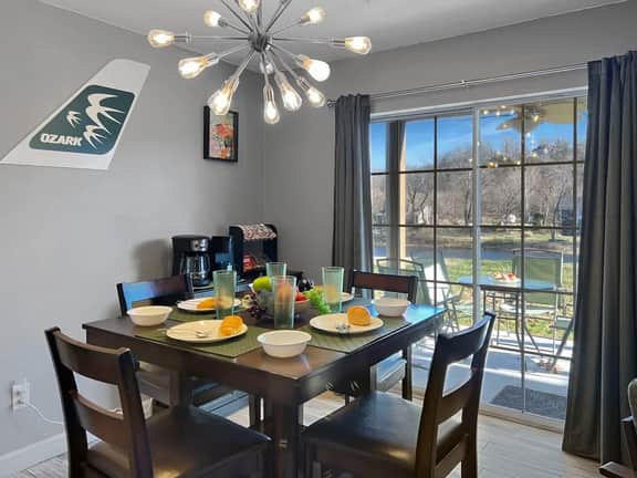 692 Walk-in Lakefront Oasis - Cozy, Calm, Scenic - Image 4