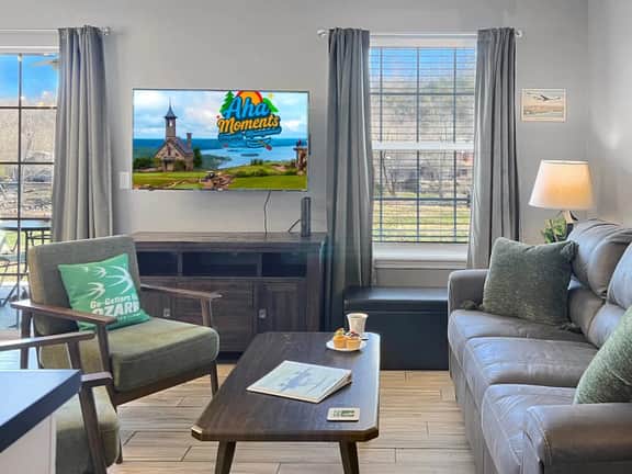 692 Walk-in Lakefront Oasis - Cozy, Calm, Scenic - Image 3