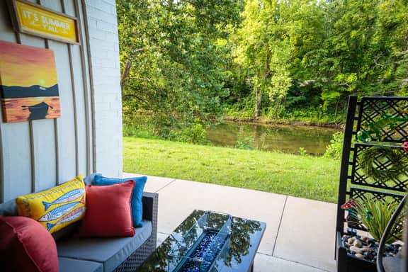 Creekside walk to downtown, landing, king bed - Image 3