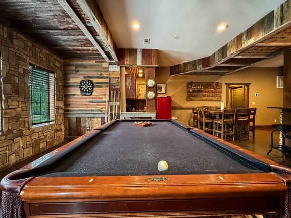 Beautiful, near Thunder Ridge, Hot tub, Sleeps 20 - Image 5