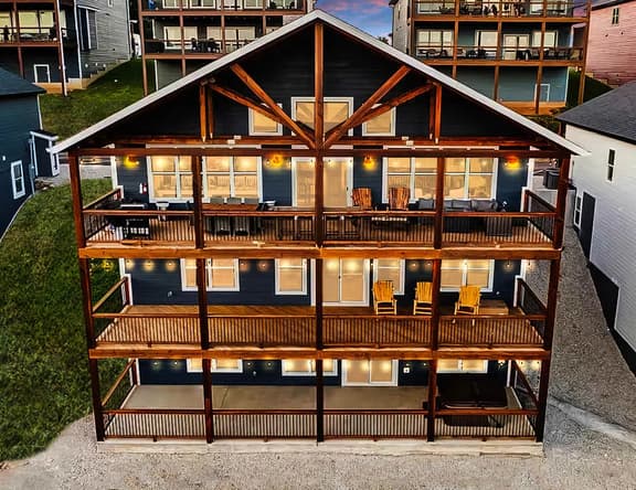 270 Sleeps 22, game rooms, pools, blackstone,VIEW - Image 1