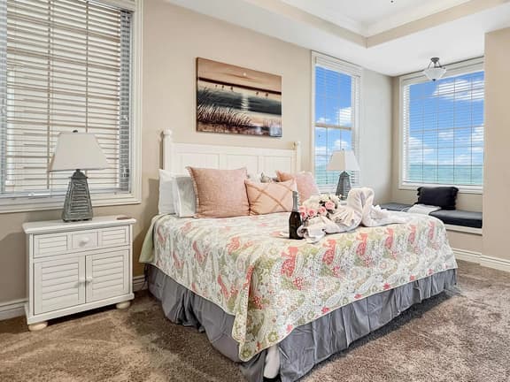 L 4-5 Stunning Views, close to SDC 3 Beds - Image 1