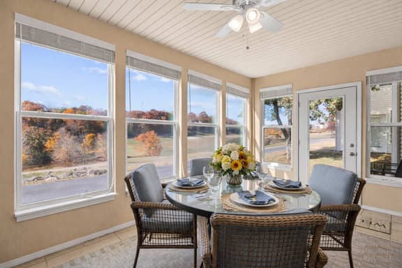Large 2BR stunning golf course view - Image 1