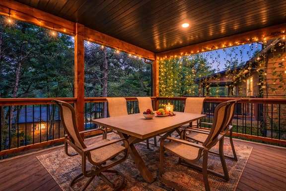 3BR Luxury Cabin, pools, fishing, clean family fun - Image 1