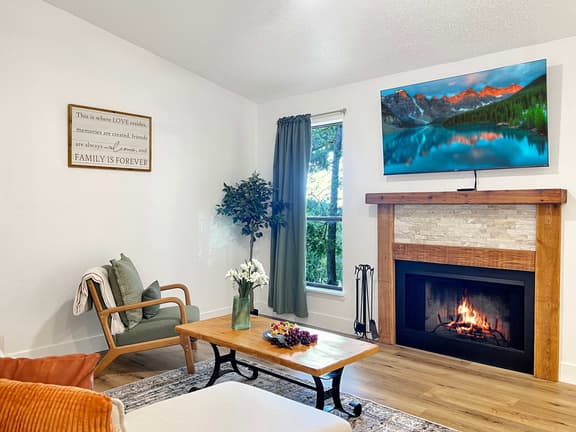 Secluded cabinesque condo resort pool, boat launch - Image 1